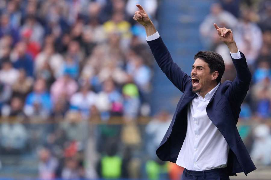 L'allenatore del Parma Carlos Cuesta durante la partita contro il Napoli
