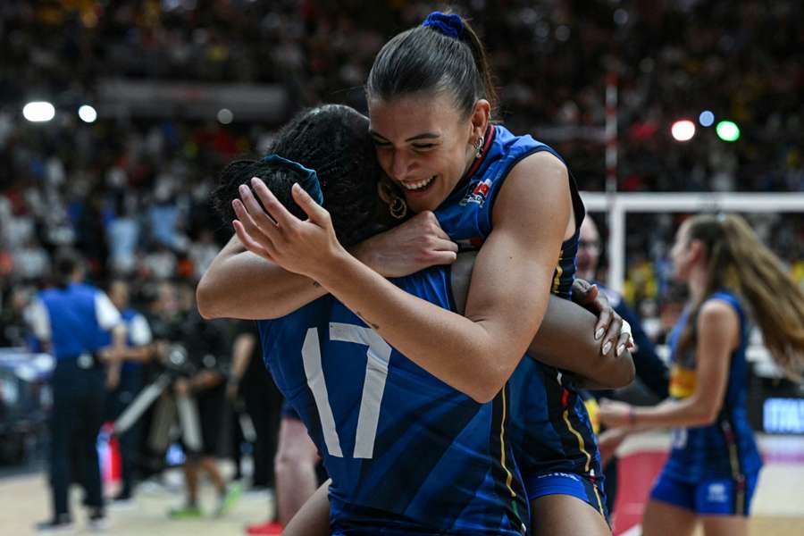 Alessia Orro und Myriam Fatime Sylla jubeln über Italiens WM-Titel