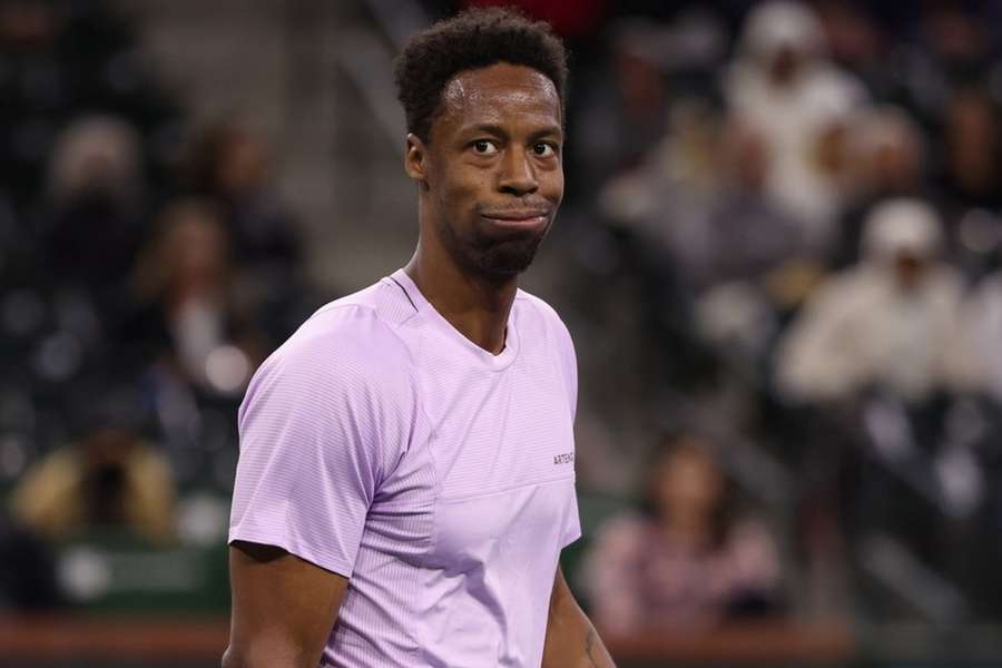 Gaël Monfils často baví svými kousky diváky v hledišti.