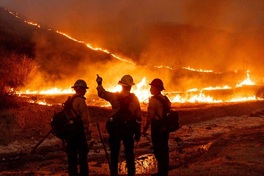 NBA amână meciul Lakers-Hornets din cauza incendiilor din zona Los Angeles