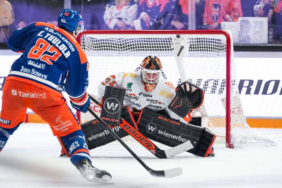 Eetu Randelin's saves allowed KooKoo to close out the win Eetu Randelin's saves allowed KooKoo to close out the win