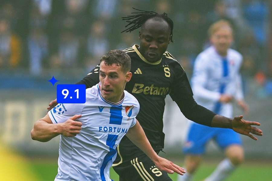 Michal Kohút v souboji se sparťanem Uchennou. Michal Kohút v souboji se sparťanem Uchennou.