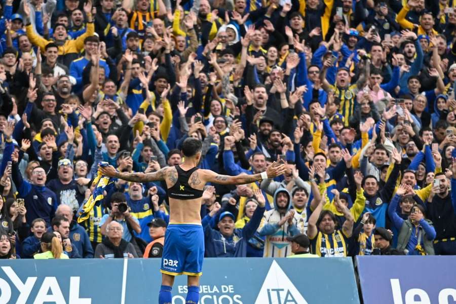 Di María celebra su reciente gol con Rosario Central