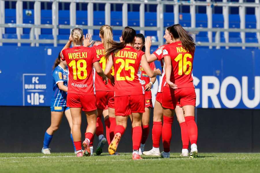 ADMIRAL Frauen Bundesliga: Spitzentrio feiert Auswärtssiege
