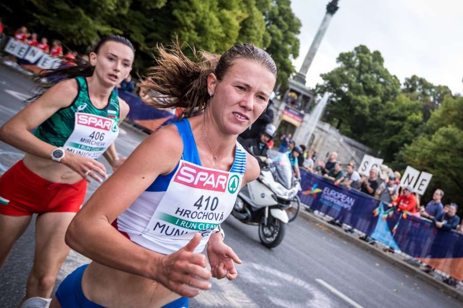 Maratonské zmatky. Hrochová nedostala pití a zastavila, vedoucí trenér se nařčení brání