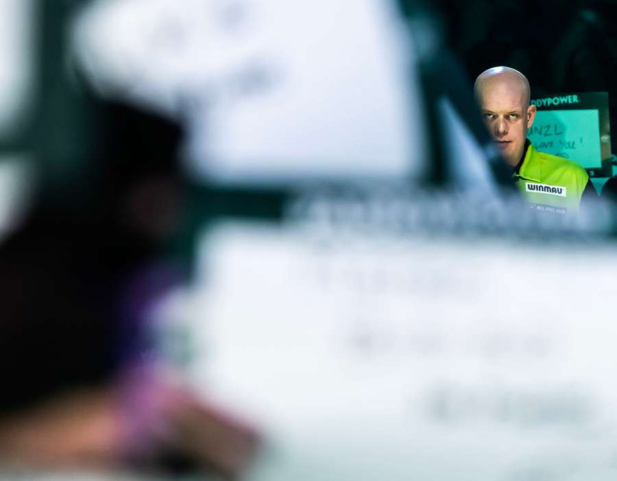 Michael van Gerwen reaches World Championship semi-final with thrilling ...