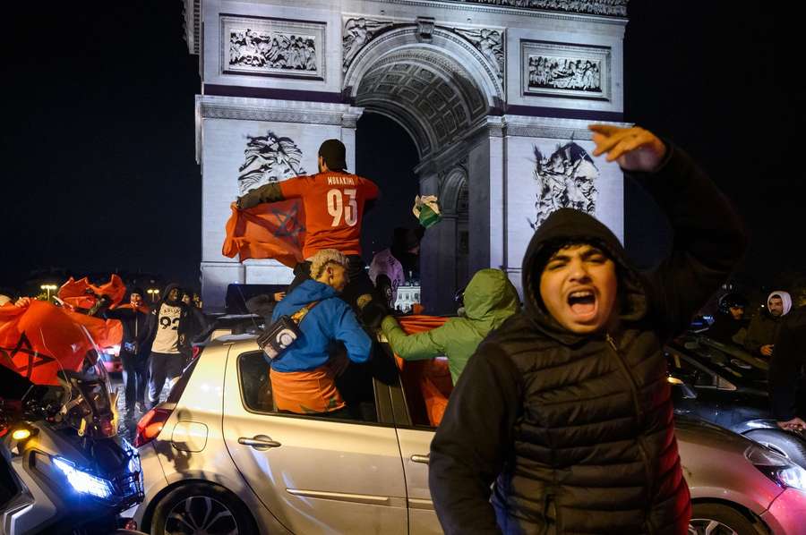 Maročané v Paříži slavili sobotní vítězství nad Portugalskem.