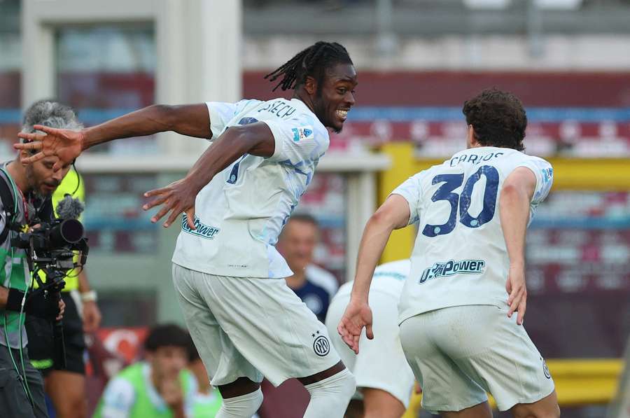 Bisseck (l.) feiert seinen dritten Saisontreffer