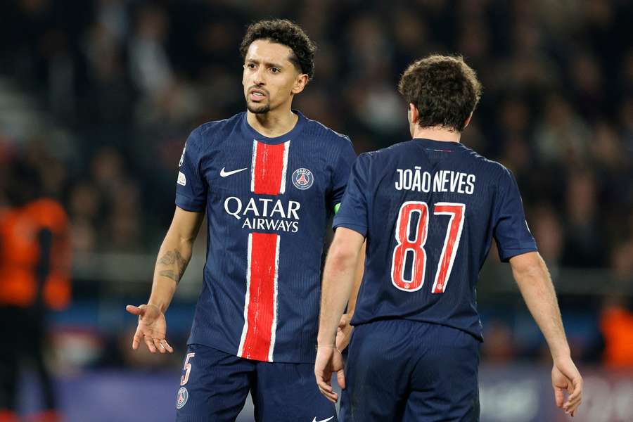 Marquinhos (à gauche) lors du match aller de 1/8e de Ligue des champions face à Liverpool.