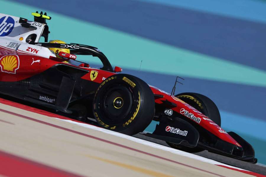 Hamilton se siente "conectado" al nuevo Ferrari en las sesiones de test Hamilton se siente "conectado" al nuevo Ferrari en las sesiones de test