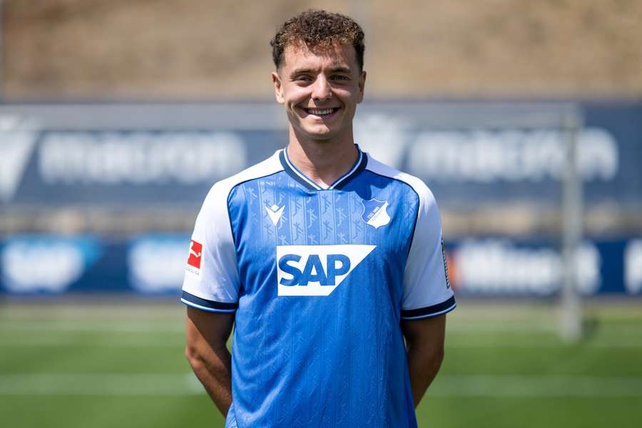 Fisnik Asllani reste à Hoffenheim après l'échec de son transfert à Leipzig Fisnik Asllani reste à Hoffenheim après l'échec de son transfert à Leipzig
