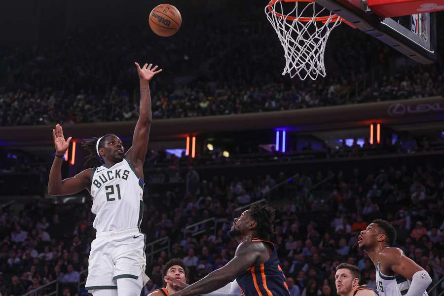 Jrue Holiday leads Bucks' rally past Knicks