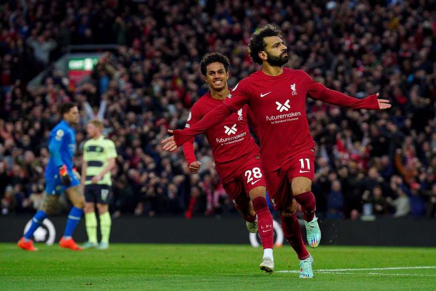 Liverpool na Anfielde porazil Manchester City, Klopp videl červenú kartu