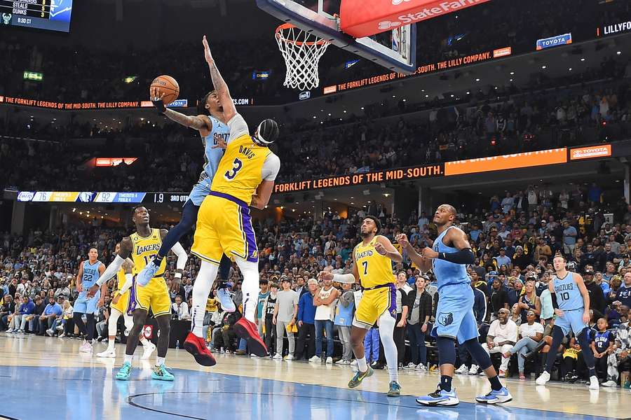 NBA Round-up: Clippers schlagen Lakers - Hartenstein entscheidet Spiel für  die Knicks