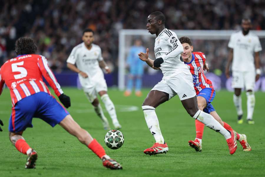 Mendy se rompe y sufre una lesión muscular