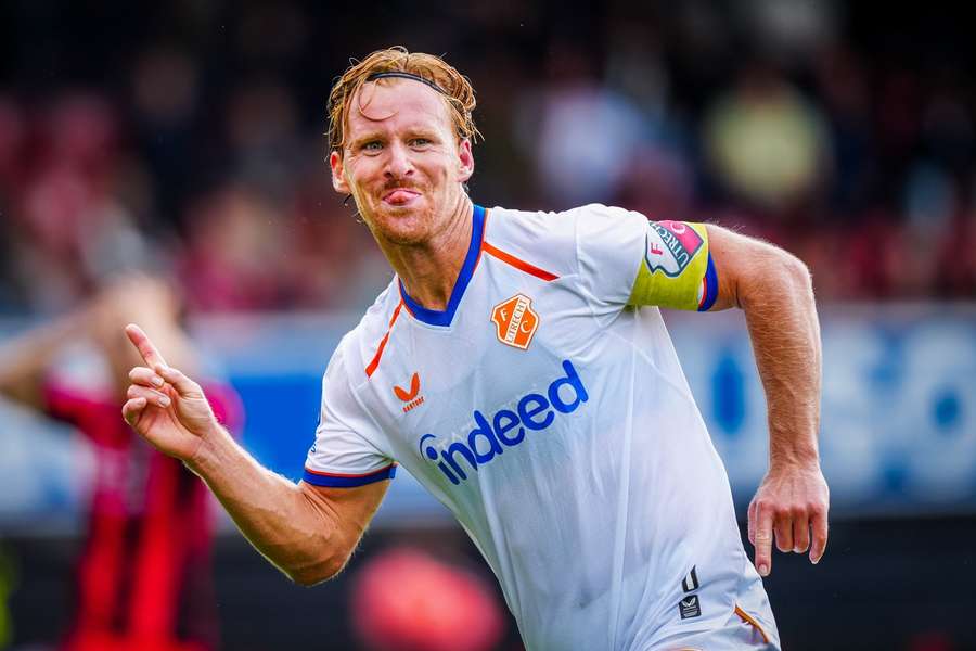 Dani de Wit celebrates scoring against Dani de Wit celebrates scoring against