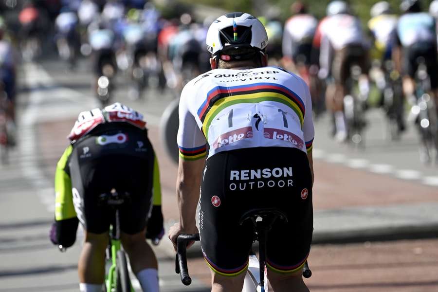 Remco Evenepoel nåede at køre et enkelt løb i regnbuestriberne i denne sæson, da han deltog i Binche-Chimay-Binche i oktober.