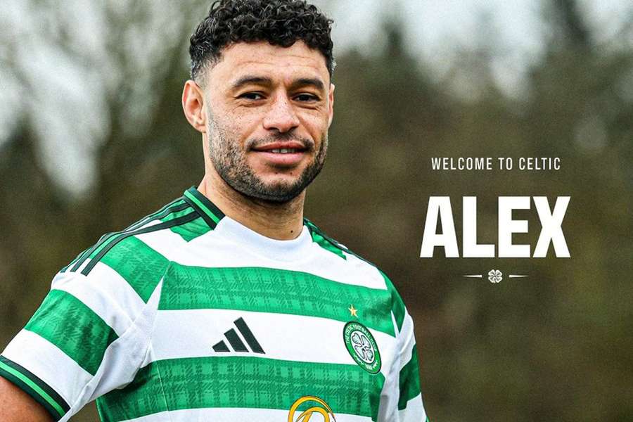 Oxlade-Chamberlain na apresentação pelo Celtic