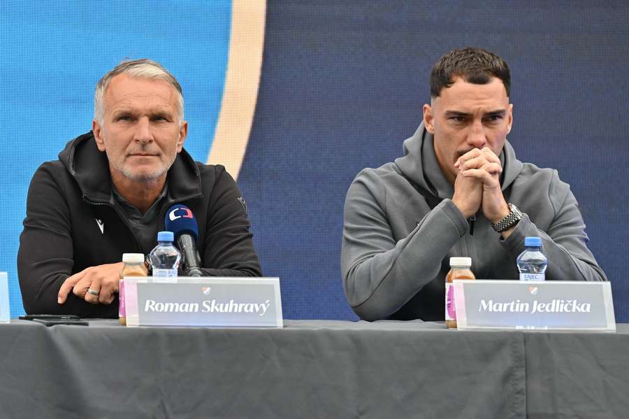 Trenér Baníku Roman Skuhravý a nový ostravský kapitán Martin Jedlička. Trenér Baníku Roman Skuhravý a nový ostravský kapitán Martin Jedlička.