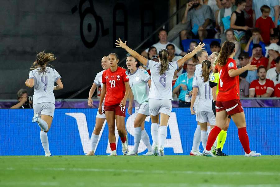 Enttäuschung in der Schweiz: Niederlage im EM-Eröffnungsspiel