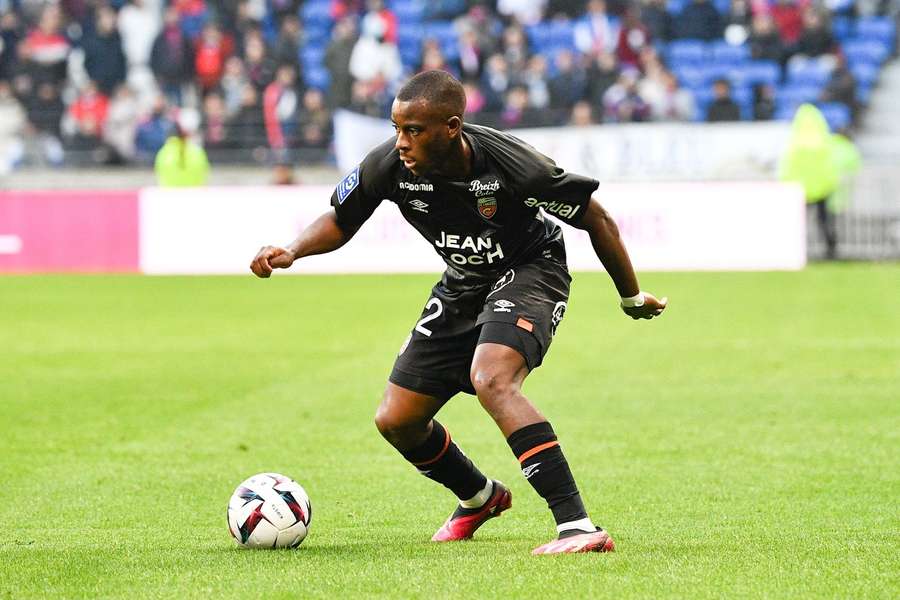 Almere City huurt 'aanvaller van 3 miljoen' Cathline van FC Lorient