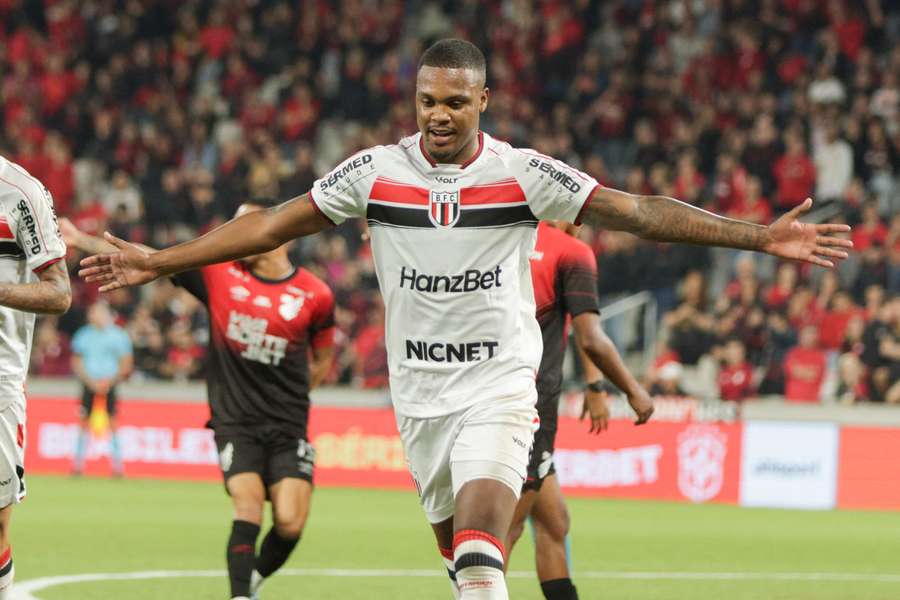 Botafogo-SP aproveitou homem a mais na Ligga Arena