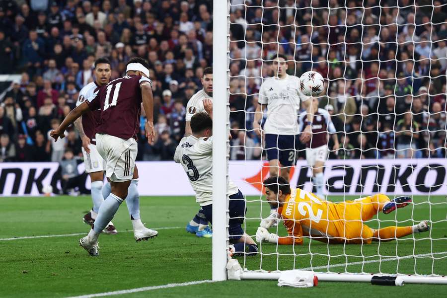 Ollie Watkins (Aston Villa) ouvre le score
