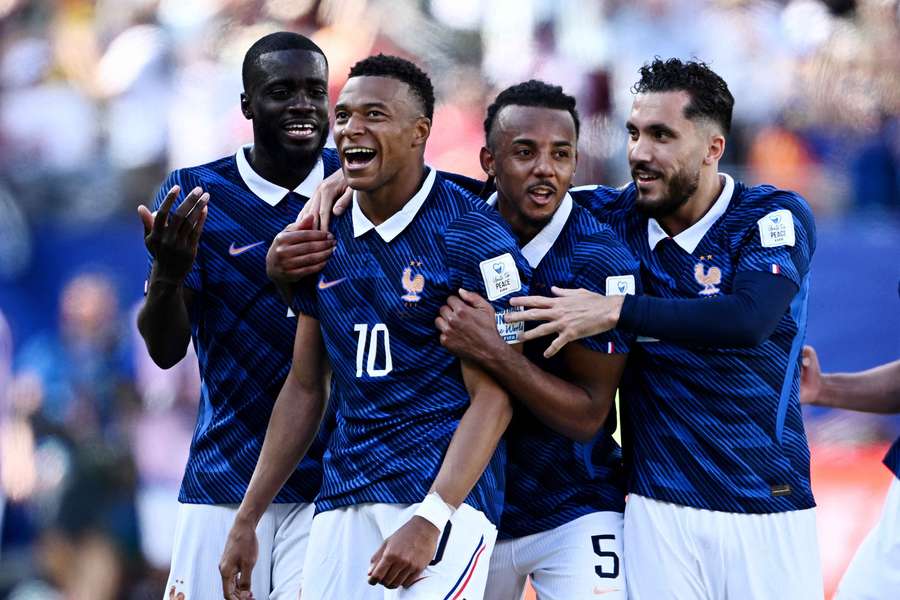 Kylian Mbappé se pod výhru Francie podepsal dvěma góly. Kylian Mbappé se pod výhru Francie podepsal dvěma góly.