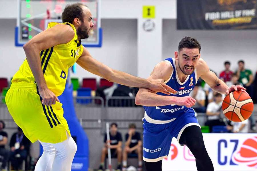 Tomáš Satoranský během zápasu se Švédskem. Tomáš Satoranský během zápasu se Švédskem.