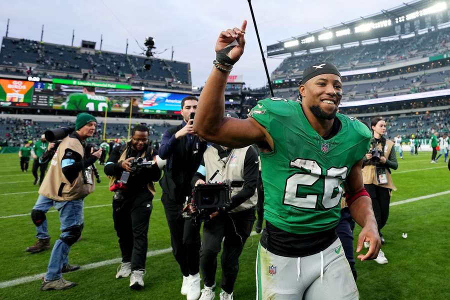 Saquon Barkley celebra la victoria de los Eagles y su marca personal