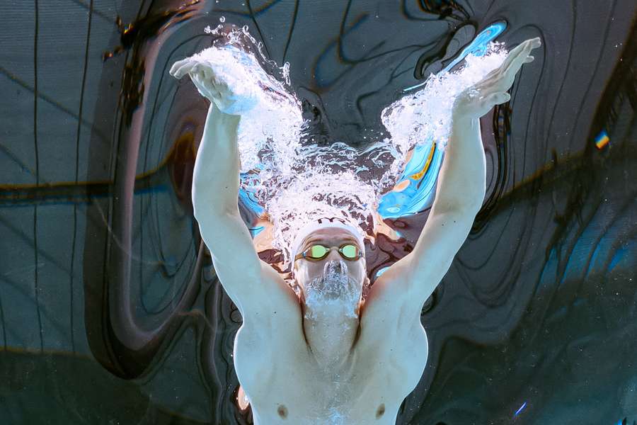 Francezul Leon Marchand a doborât recordul mondial la 200 m mixt, în semifinale, la Singapore