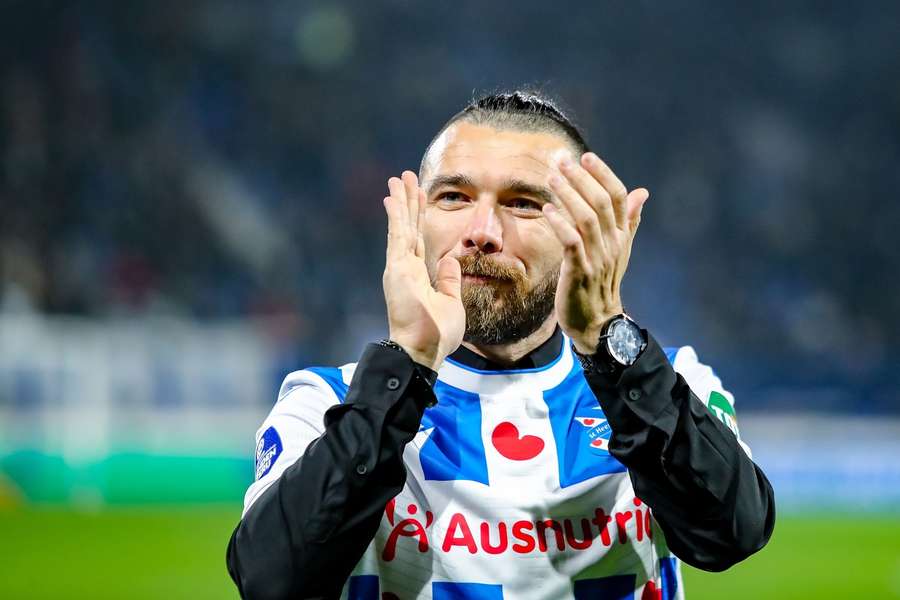 Danijl Pranjic receives applause from Heerenveen fans during a visit to the team in February 2024