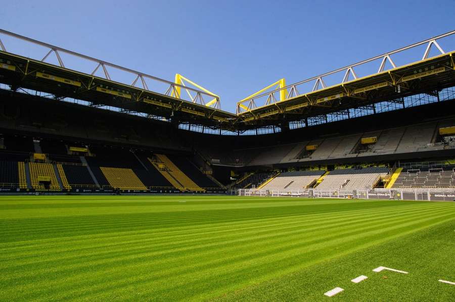 O Westfalenstadion, em Dortmund, é uma das possíveis sedes do Campeonato do Mundo de Futebol Feminino de 2027.