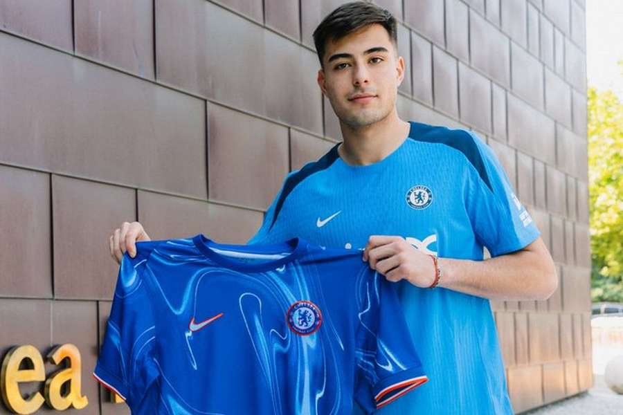 Anselmino vai jogar no Chelsea