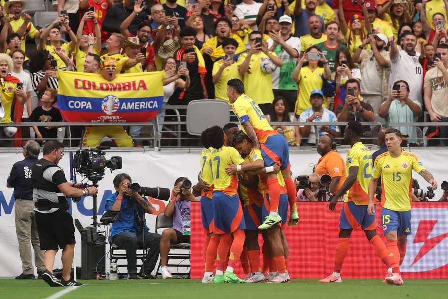 Colombia celebrando un gol a favor