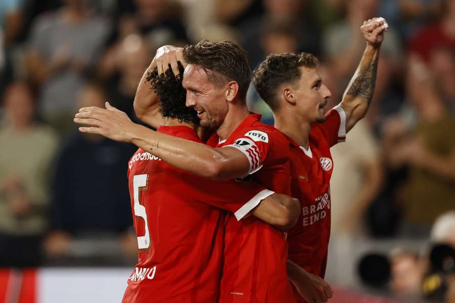 Andre Ramalho, Luuk de Jong en Olivier Boscagli vieren de 3-0