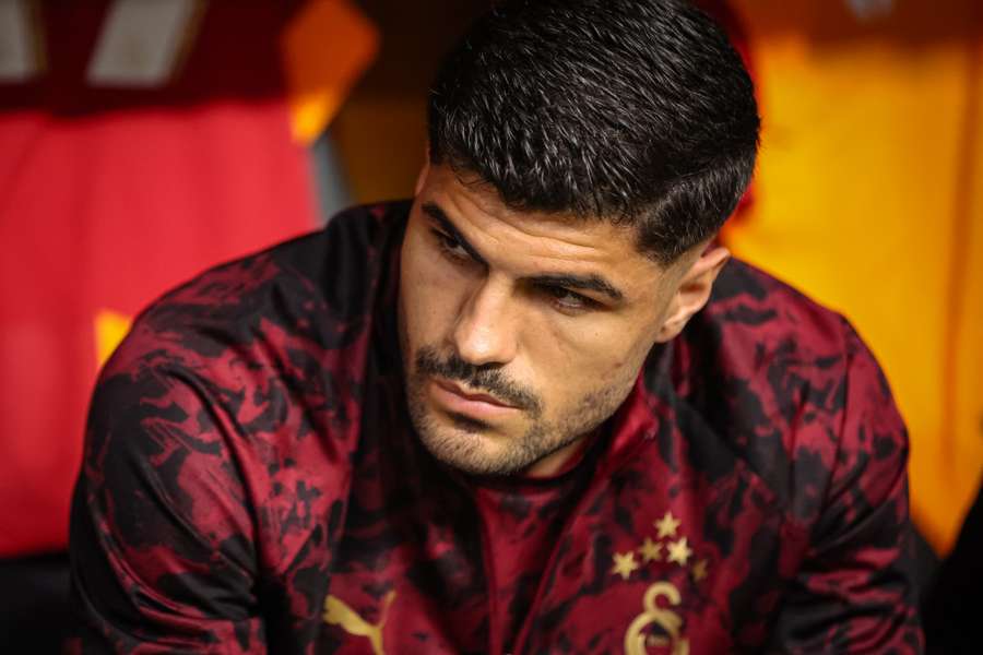 Eren Elmali est suspendu.