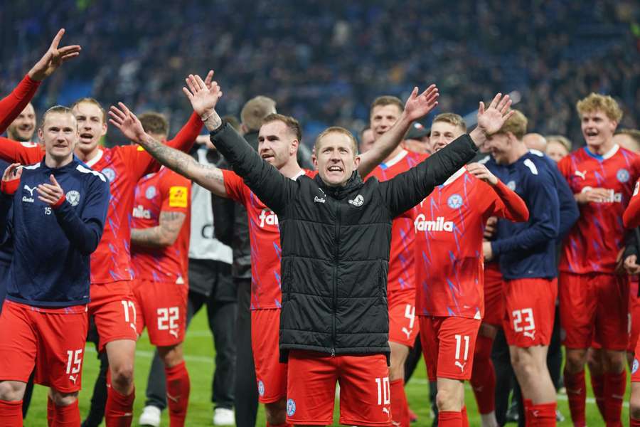 Lewis Holtby og Co. kan lørdag være Bundesligaklar med bare et enkelt point.