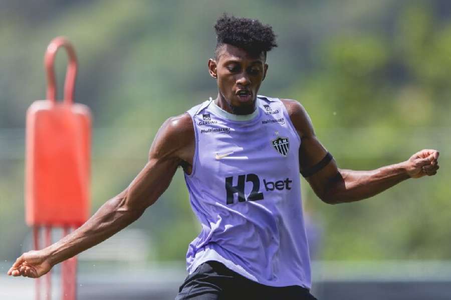 Cassierra pode estrear com a camisa do Galo neste sábado (7)