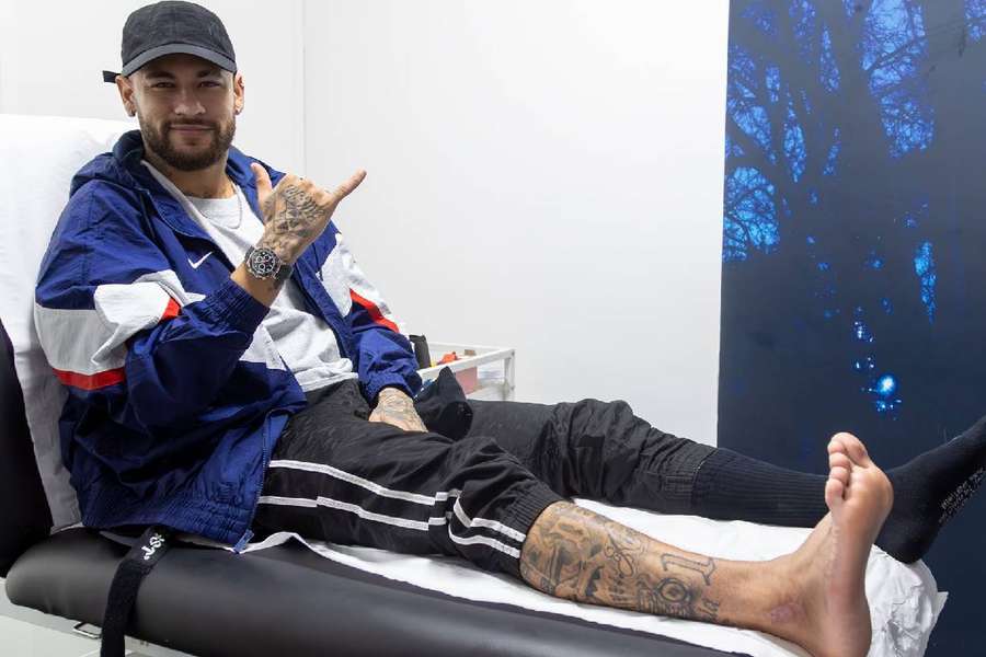 Neymar vai começar trabalho de fisioterapia