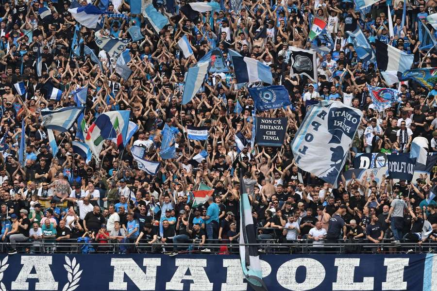 Como zaoferuje darmowe piwo kibicom Napoli po meczu w Neapolu