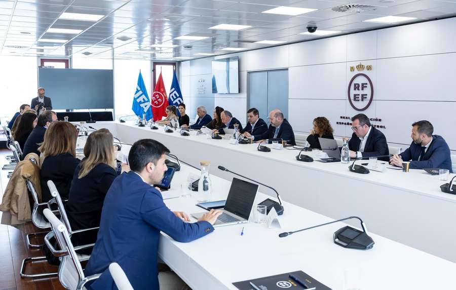 Un momento de la reunión de la Junta Directiva de la RFEF