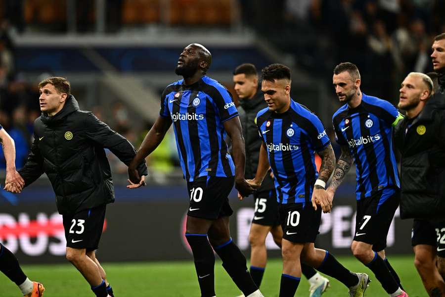 Inter advanced to the semi-finals after beating Benfica 5-3