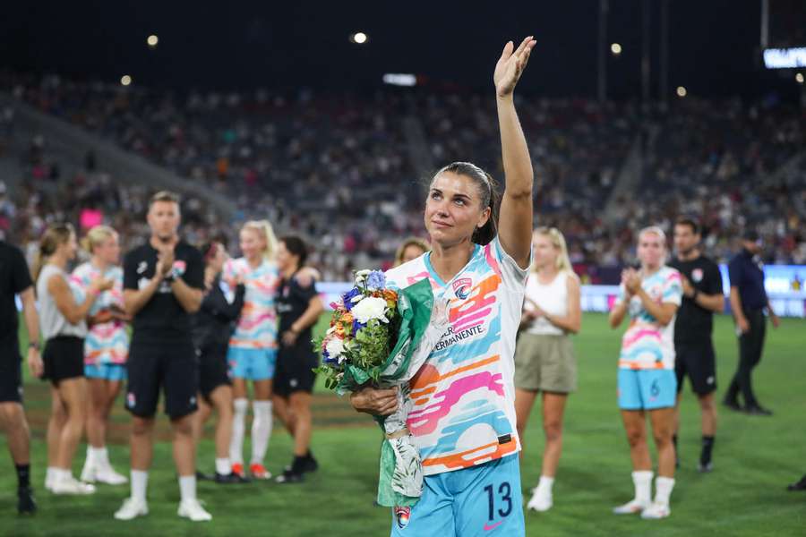 Alex Morgan foi homenageada em seu último jogo da carreira