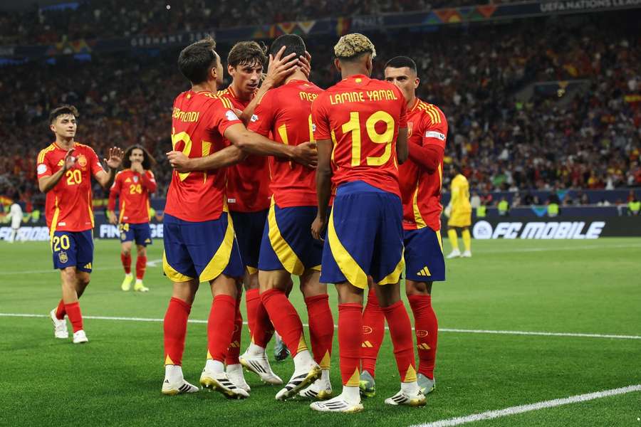 Los jugadores de España celebran un gol ante Francia en las semifinales de la pasada Nations