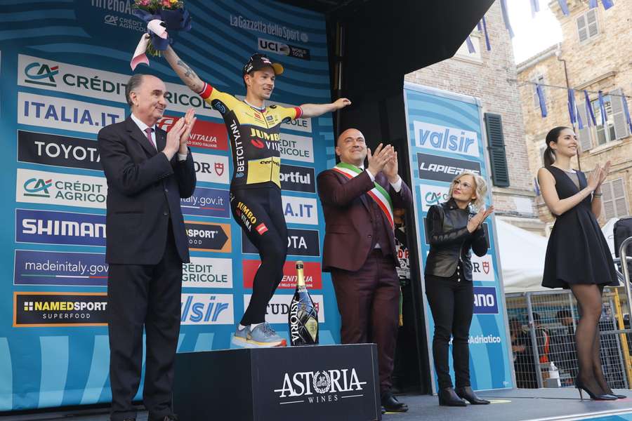 Primoz Roglic weet de weg naar het podium inmiddels ook feilloos te vinden in Italië