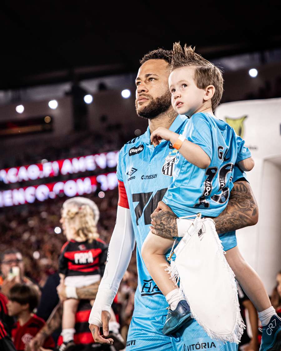 Neymar mostrou insatisfação na derrota do Santos para o Flamengo