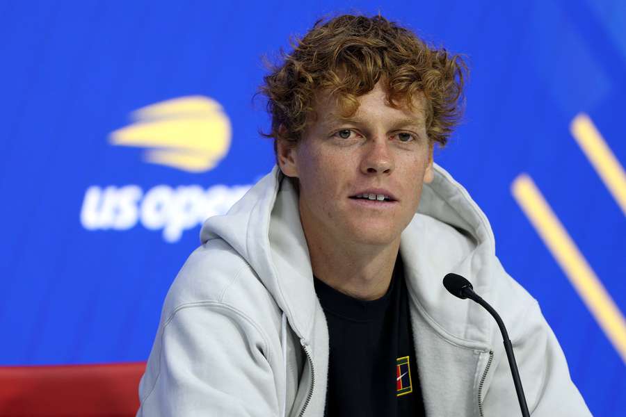 Sinner lucha por ponerse en forma para defender el título del US Open