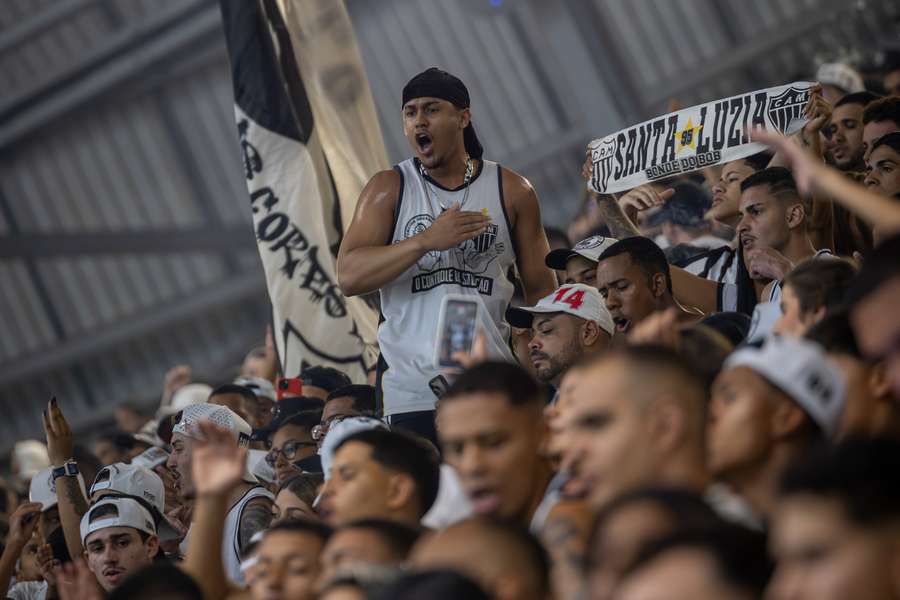 Torcida do Atlético criticou diretoria na goleada sofrida contra o Flamengo