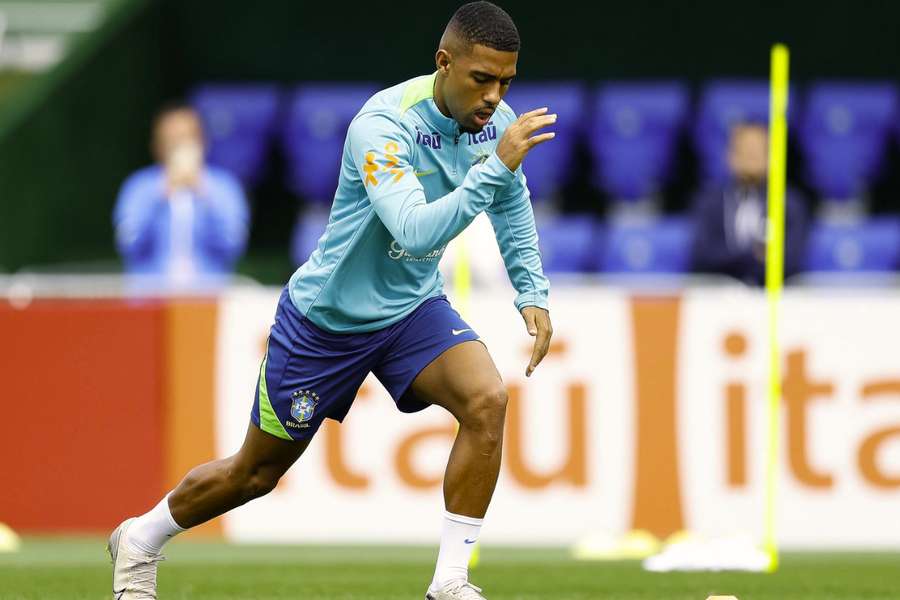 Samuel Lino deve ser titular contra Bolívia; veja mudanças de Ancelotti